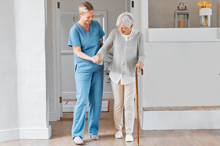 ¿Cuáles son los beneficios de envejecer en casa?